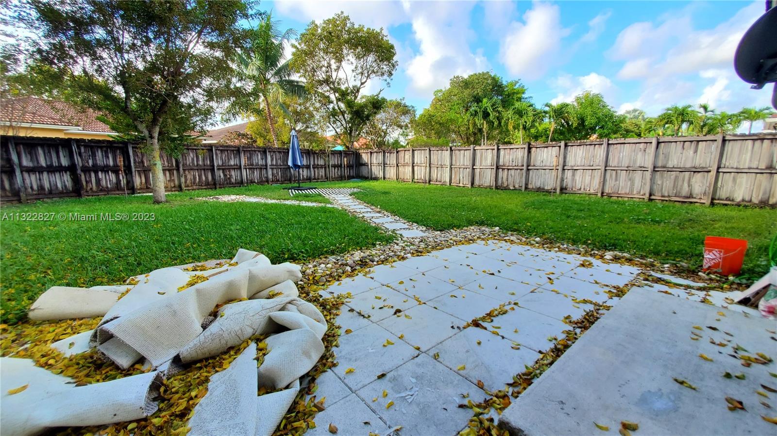 TWIN LAKE SHORES CENTRAL - Residential Lease