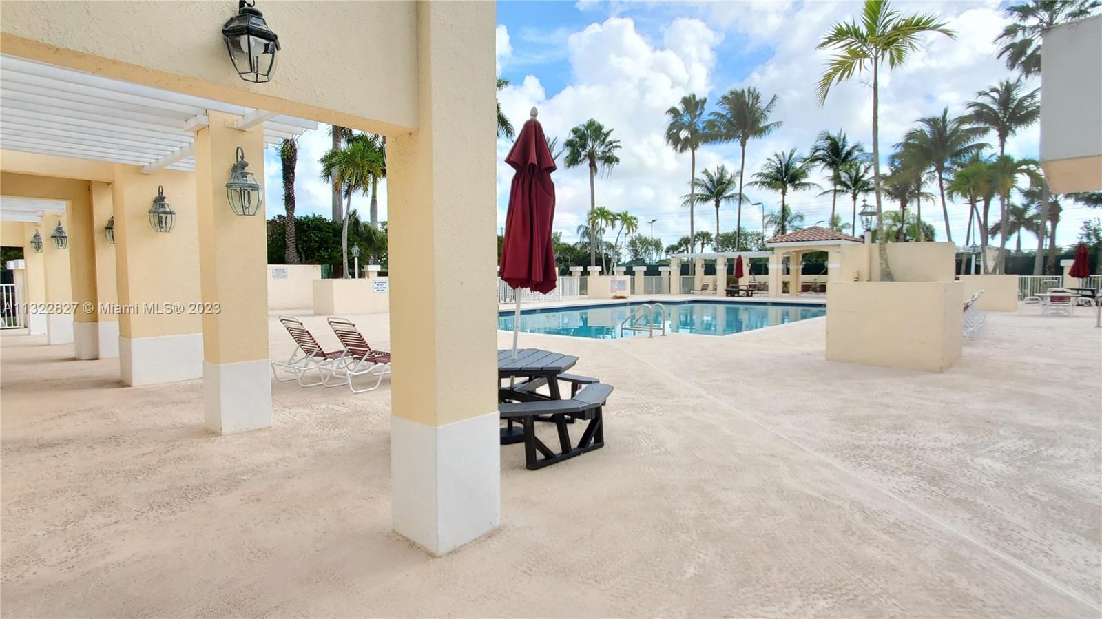 TWIN LAKE SHORES CENTRAL - Residential Lease