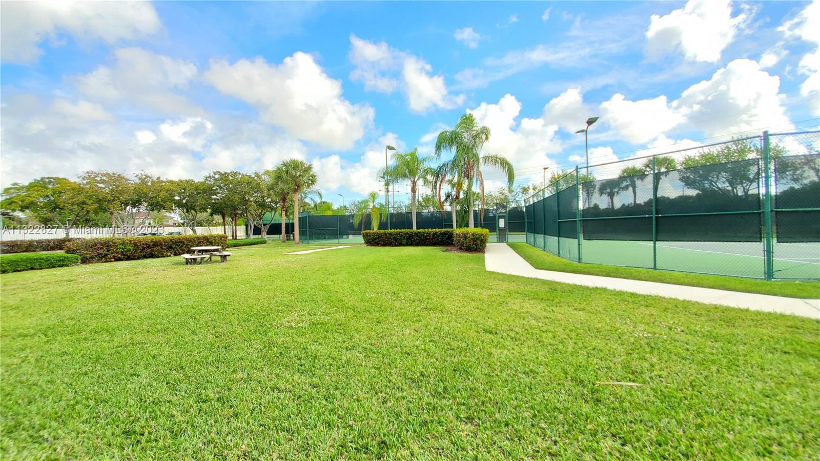 TWIN LAKE SHORES CENTRAL - Residential Lease