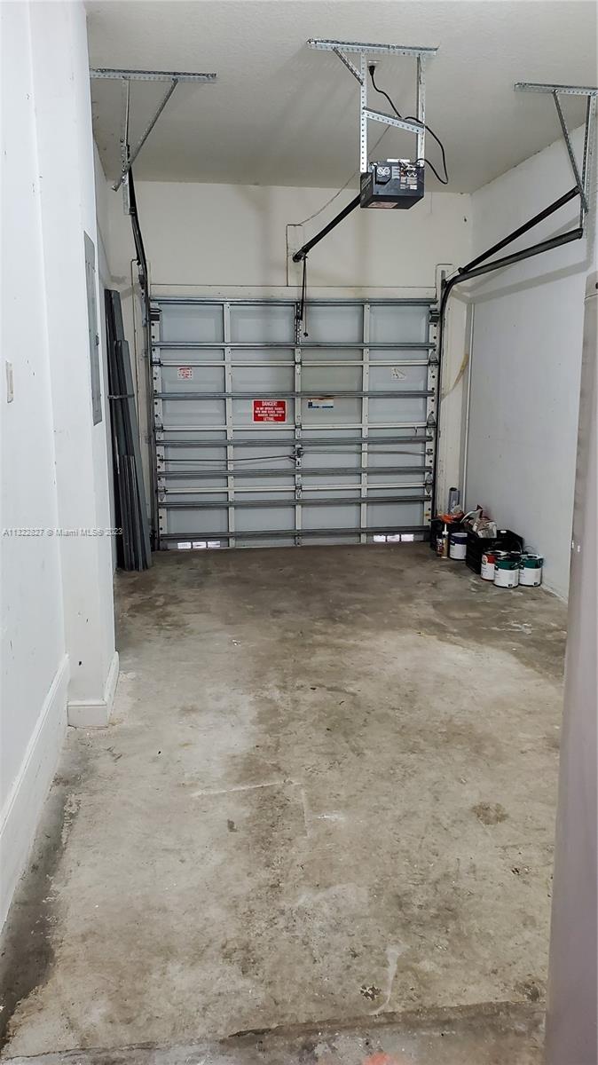 TWIN LAKE SHORES CENTRAL - Residential Lease