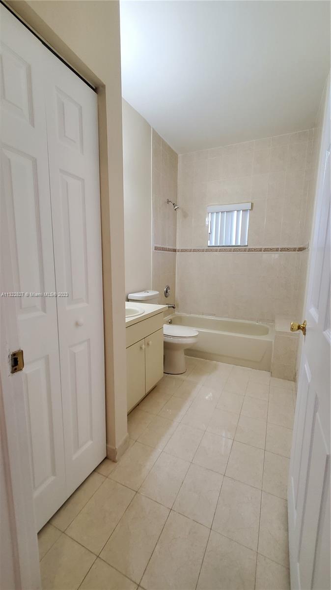 TWIN LAKE SHORES CENTRAL - Residential Lease