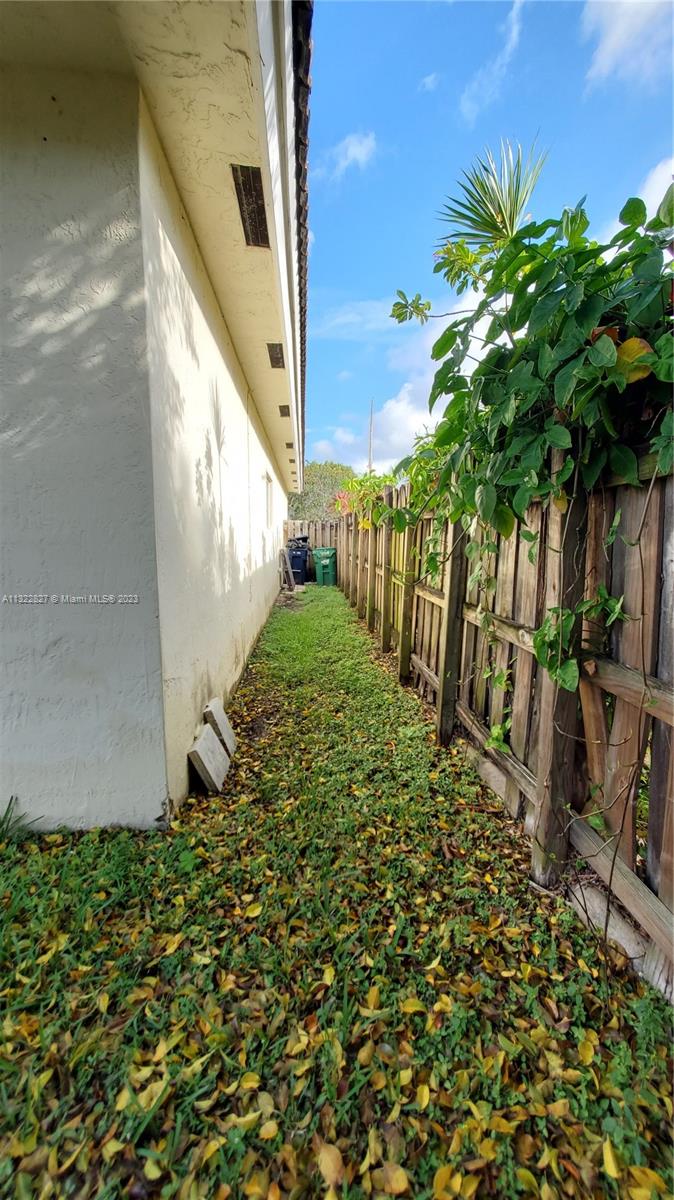 TWIN LAKE SHORES CENTRAL - Residential Lease