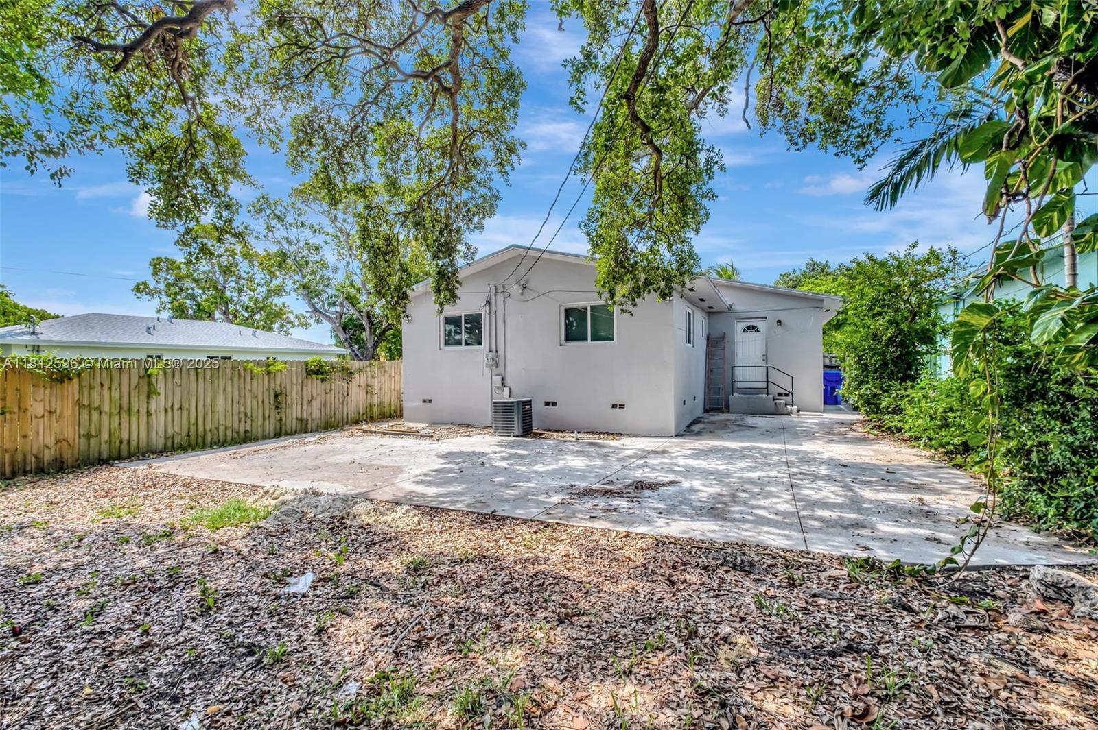 17TH AVE MANOR - Residential