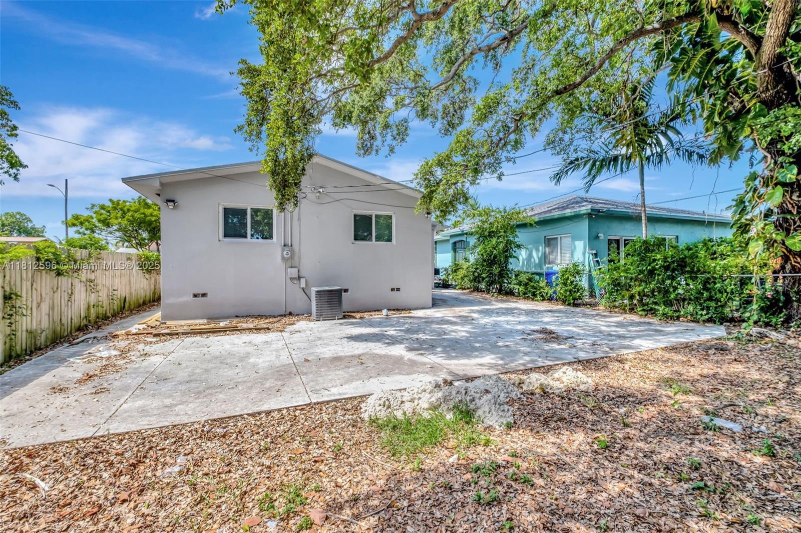 17TH AVE MANOR - Residential
