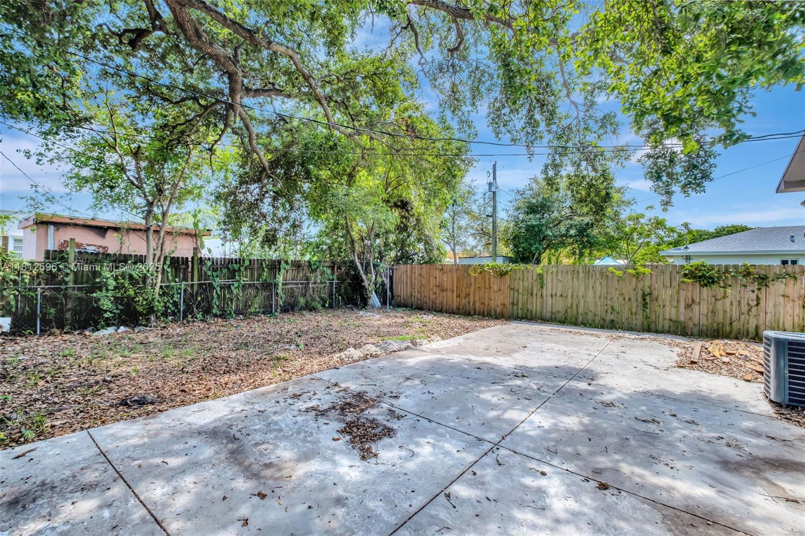 17TH AVE MANOR - Residential