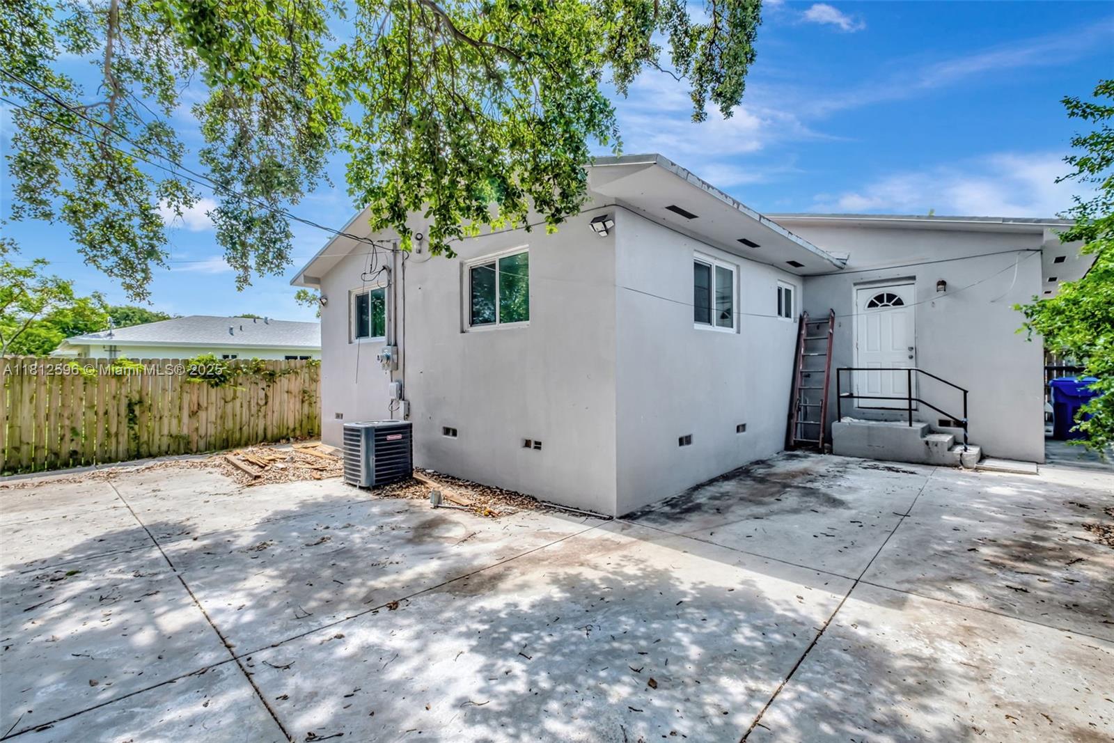 17TH AVE MANOR - Residential