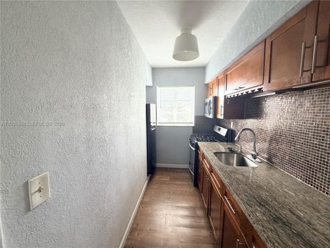 620 84th St 25 Miami Beach FL 33141