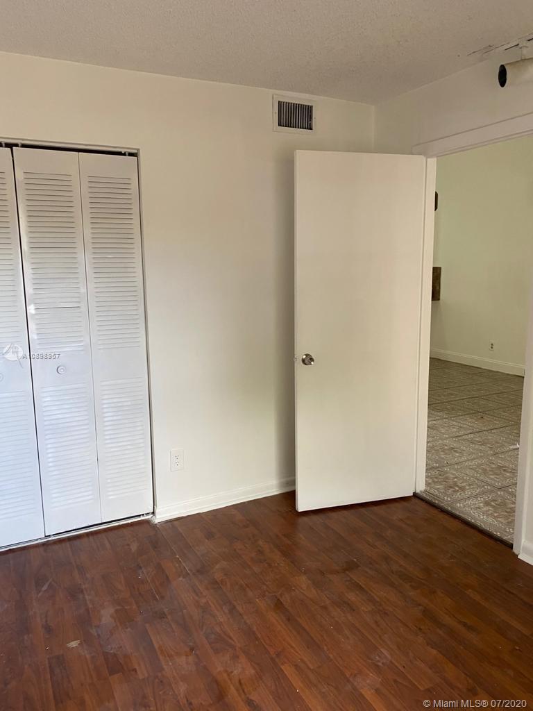 WOODSCAPE TOWNHOMES CONDO - Residential