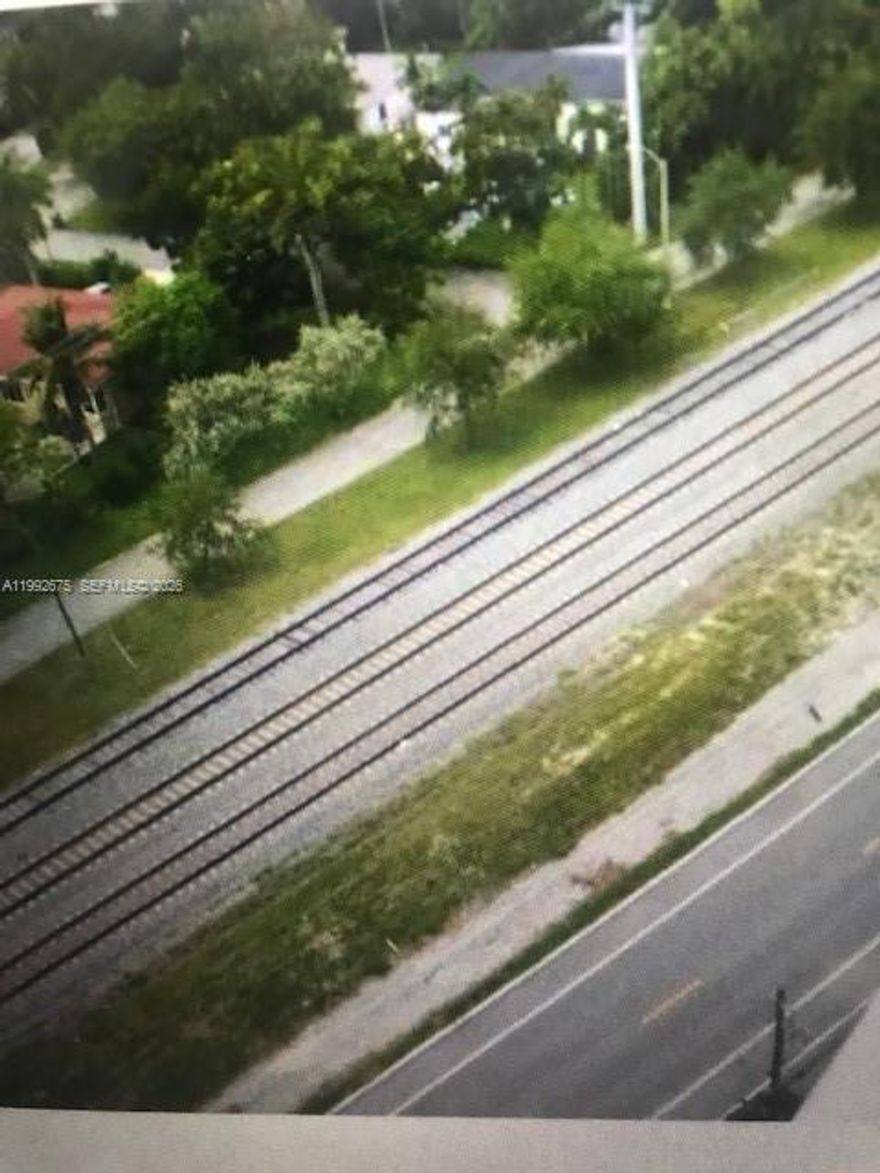 Sought after Boutique Building. Spacious unit at the beautiful Baltus House. Enjoy magnificent sunset views from your balcony facing the Miami Design District. Centrally located next to restaurants, luxury shops, museums, and galleries. Bike to Wynwood, Buena Vista, and the Upper East Side. 15-minute drive to the airport, 10 minutes to Miami Beach, 10 minutes to Brickell. Includes renovated appliances, washer & dryer in the unit, and magnificent sunset views. Great amenities including a gorgeous pool deck, rooftop lounge, and fitness center.