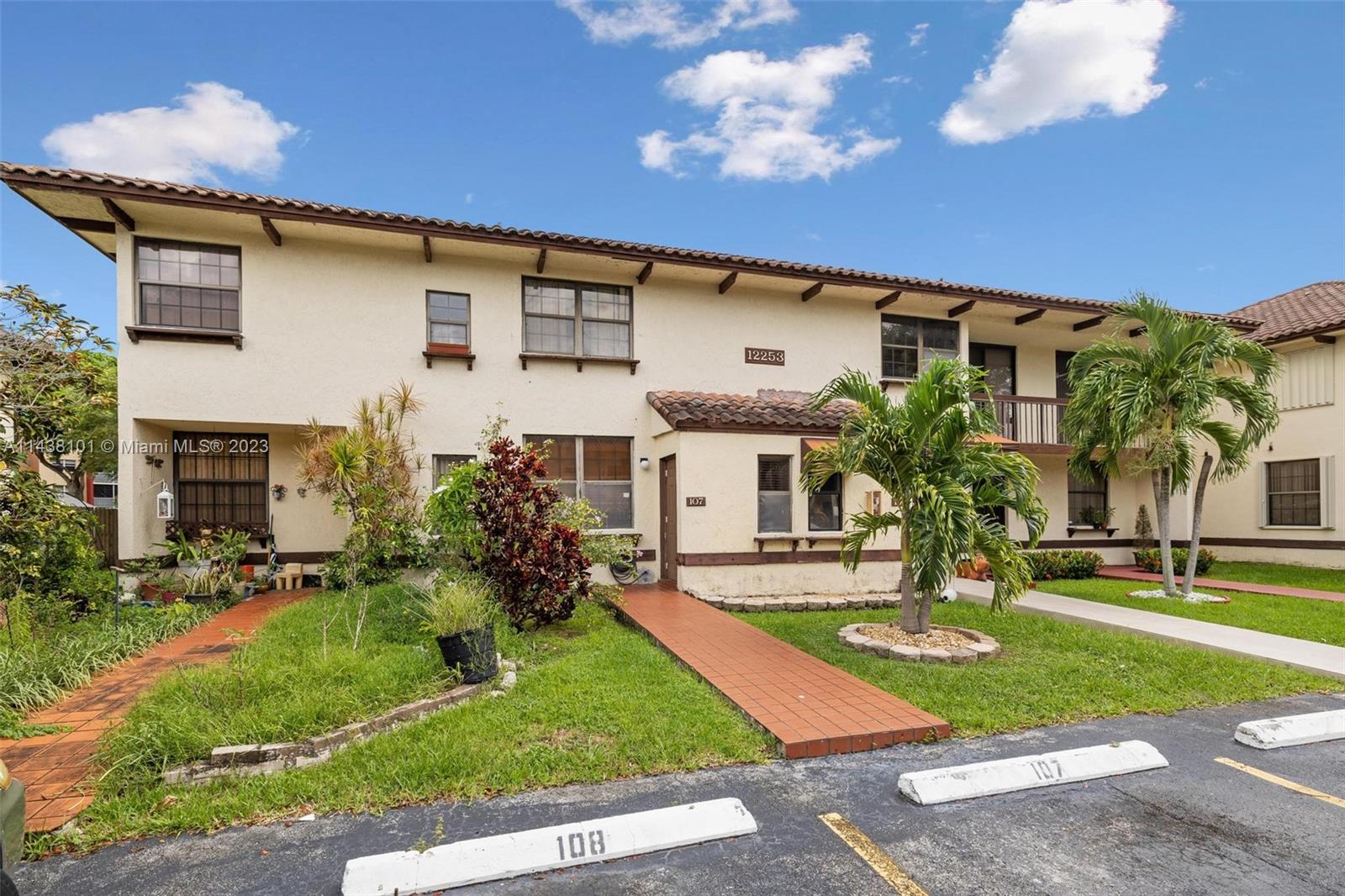 NEW PASEOS CASTELLANOS CO - Residential
