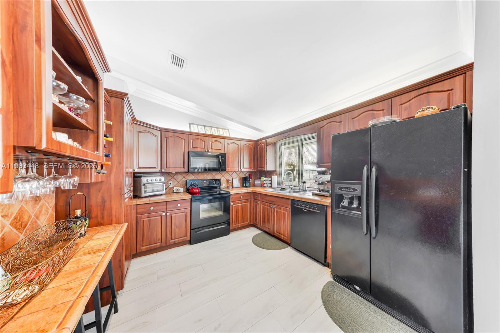 SHORES CALUSA - Residential