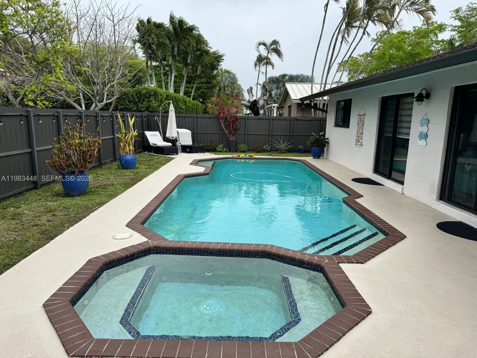 SHORES CALUSA - Residential