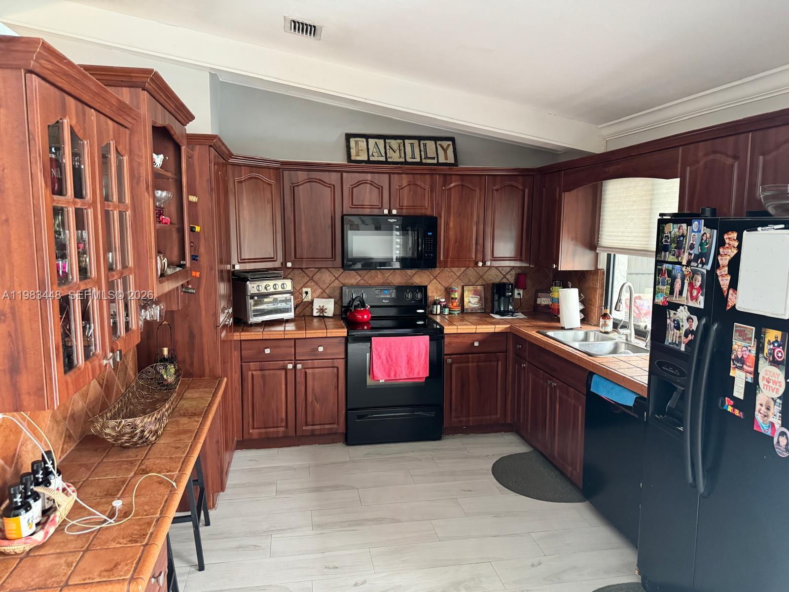 SHORES CALUSA - Residential