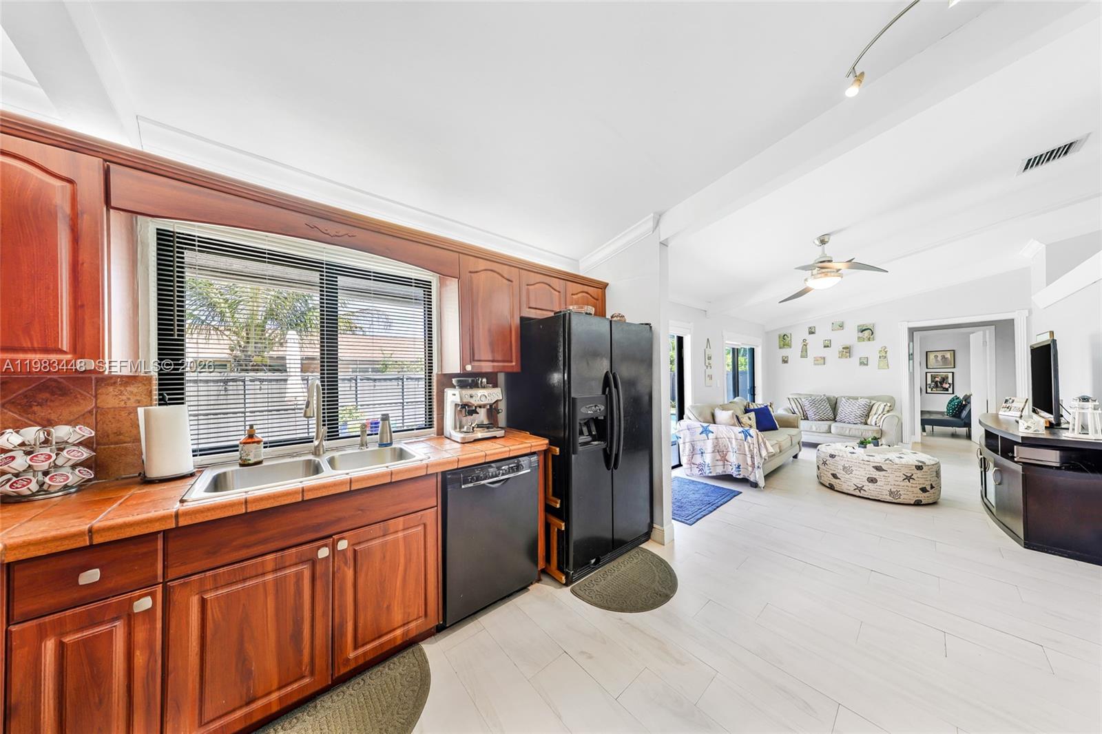 SHORES CALUSA - Residential