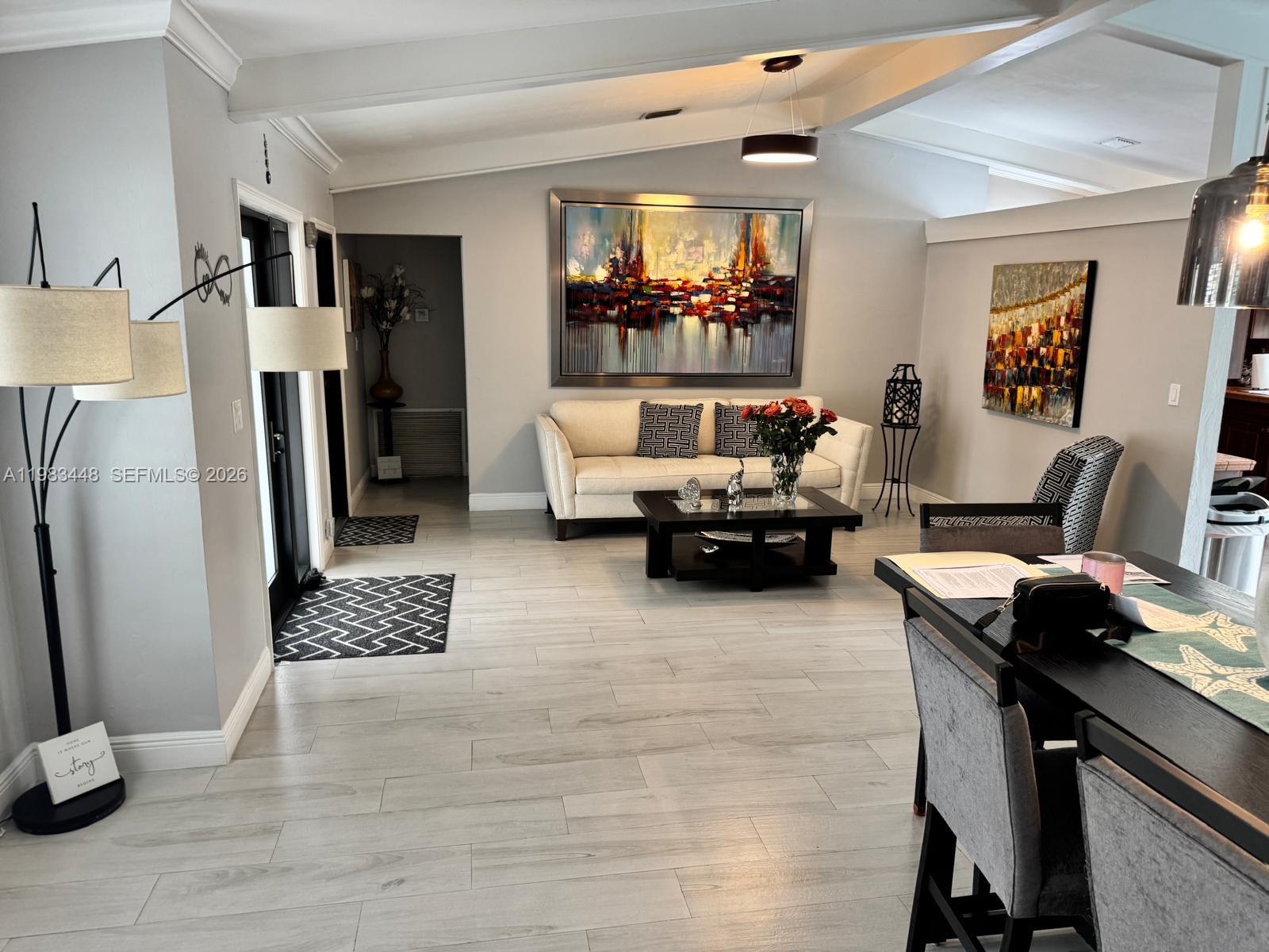 SHORES CALUSA - Residential