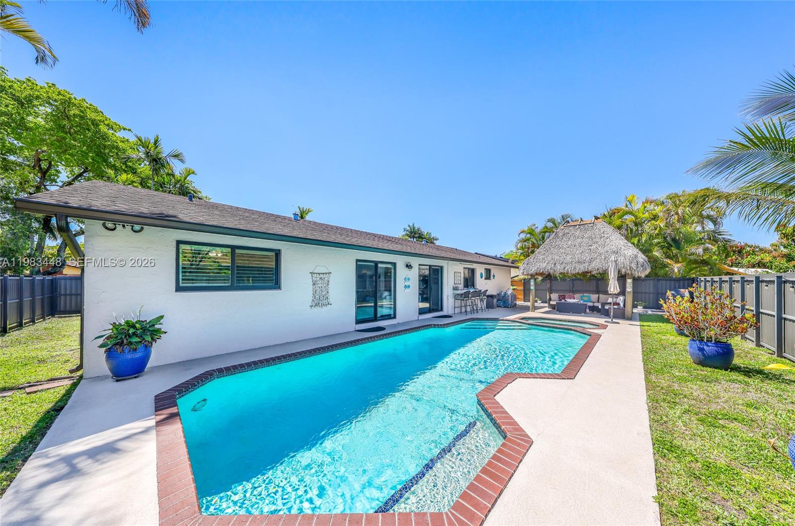 SHORES CALUSA - Residential