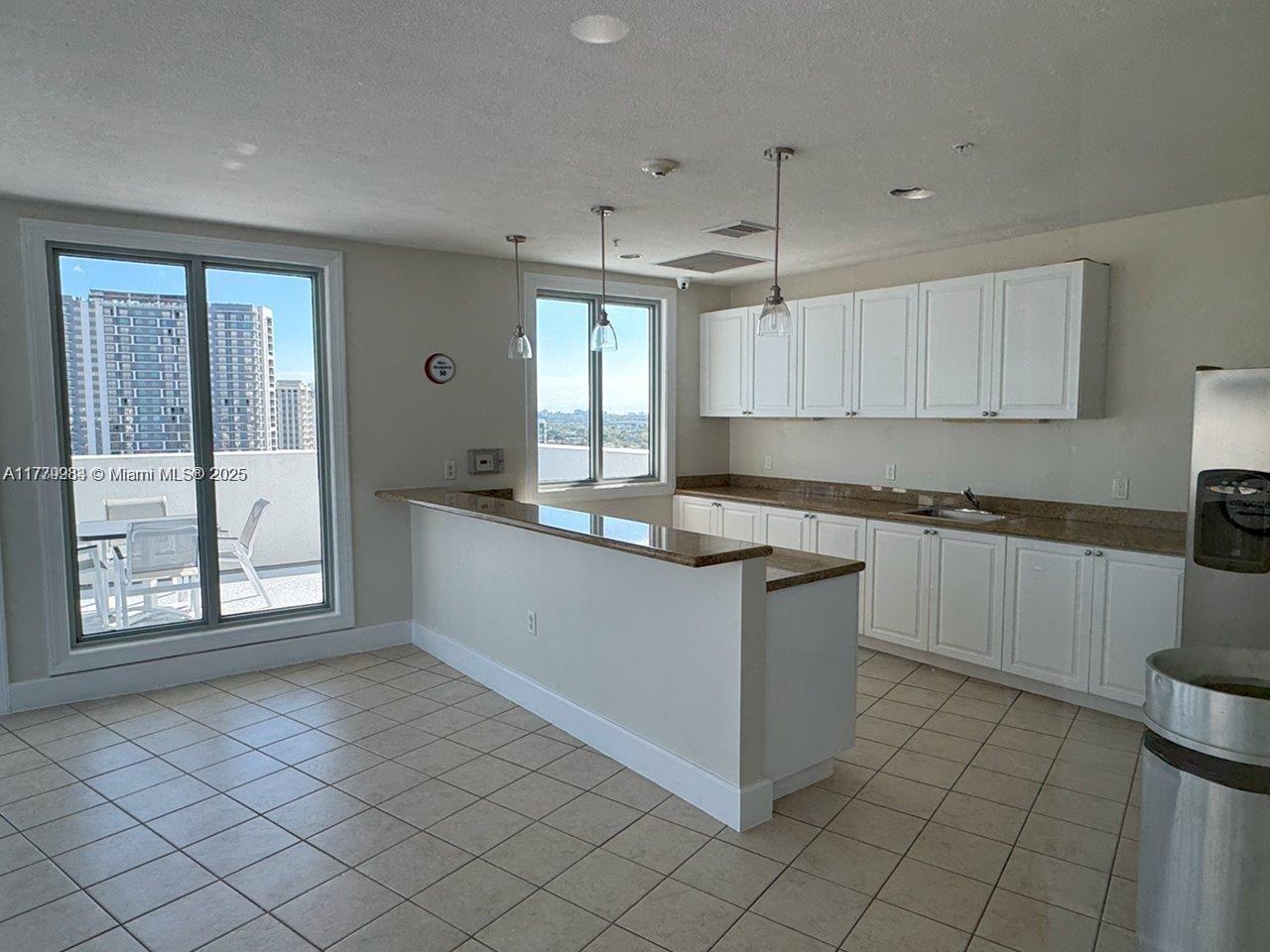 RADIUS CONDO - Residential