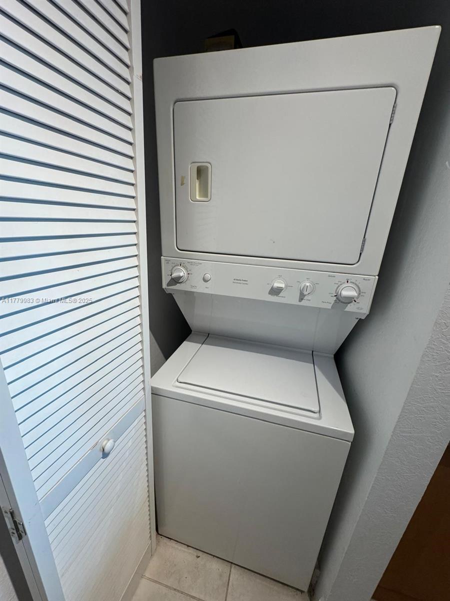 RADIUS CONDO - Residential