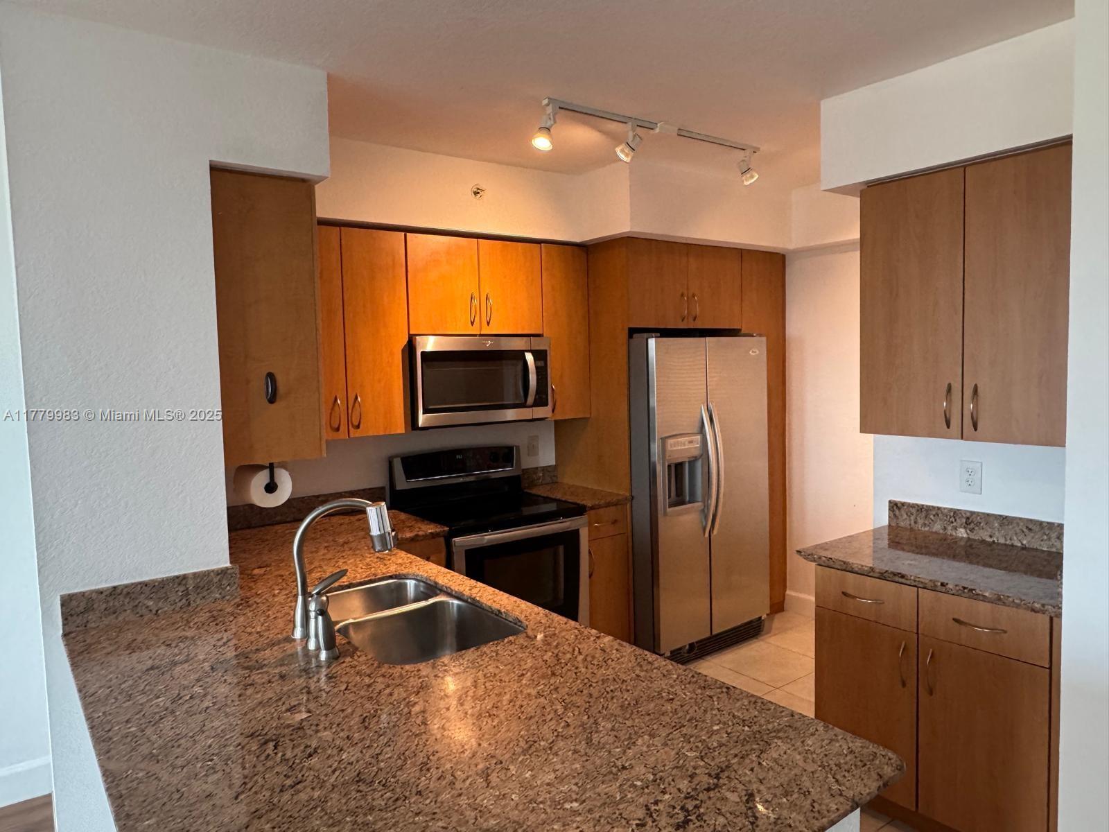 RADIUS CONDO - Residential