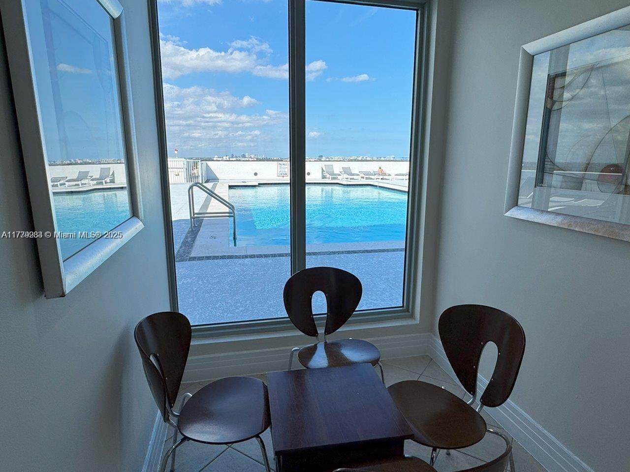 RADIUS CONDO - Residential