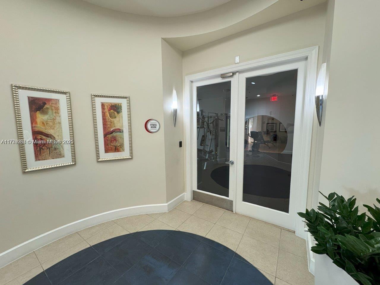 RADIUS CONDO - Residential