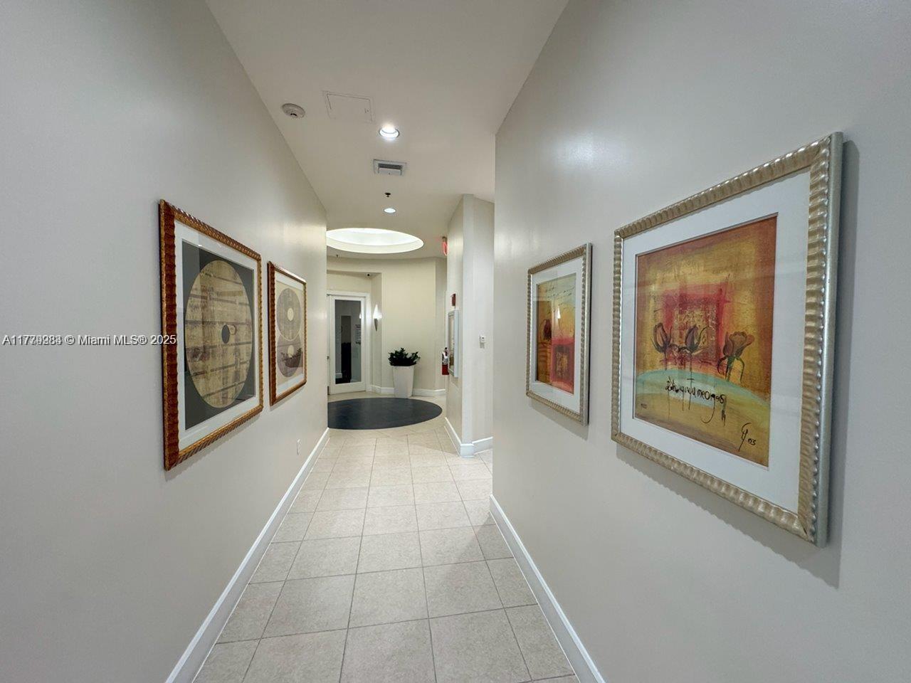 RADIUS CONDO - Residential