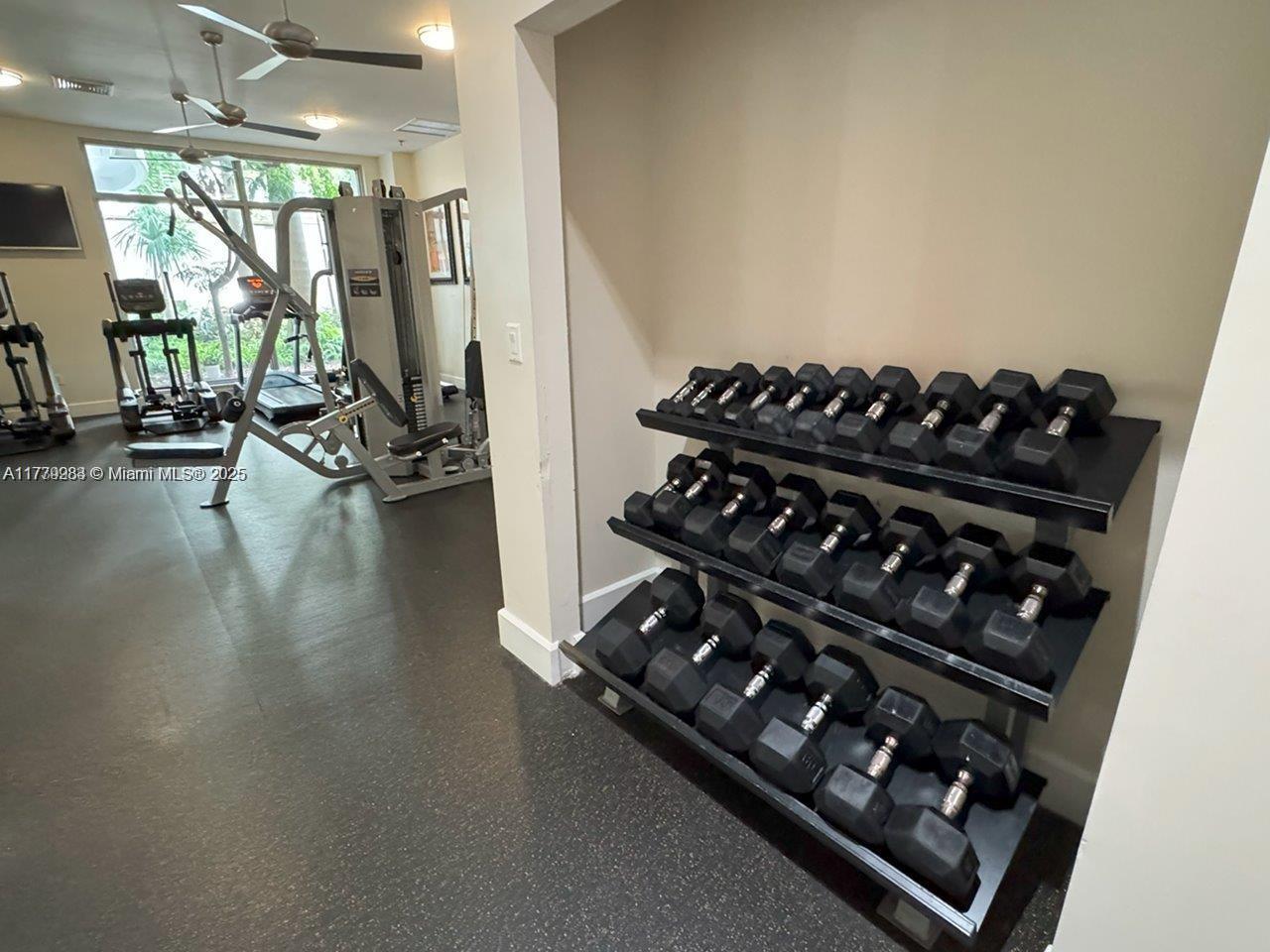 RADIUS CONDO - Residential