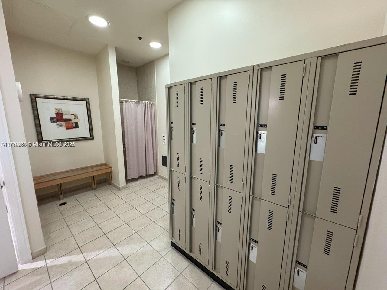 RADIUS CONDO - Residential