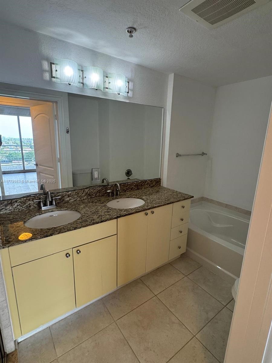 RADIUS CONDO - Residential