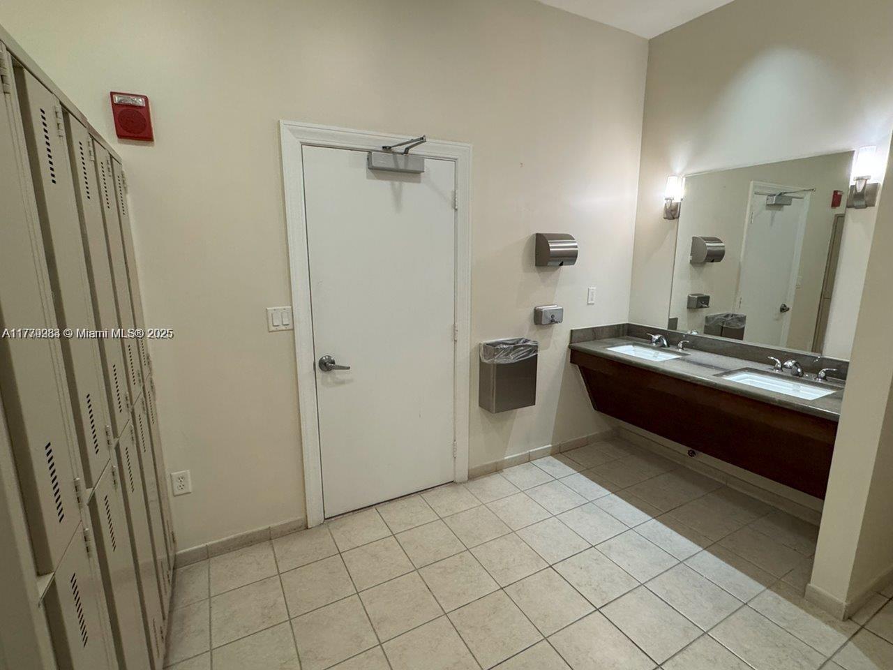 RADIUS CONDO - Residential