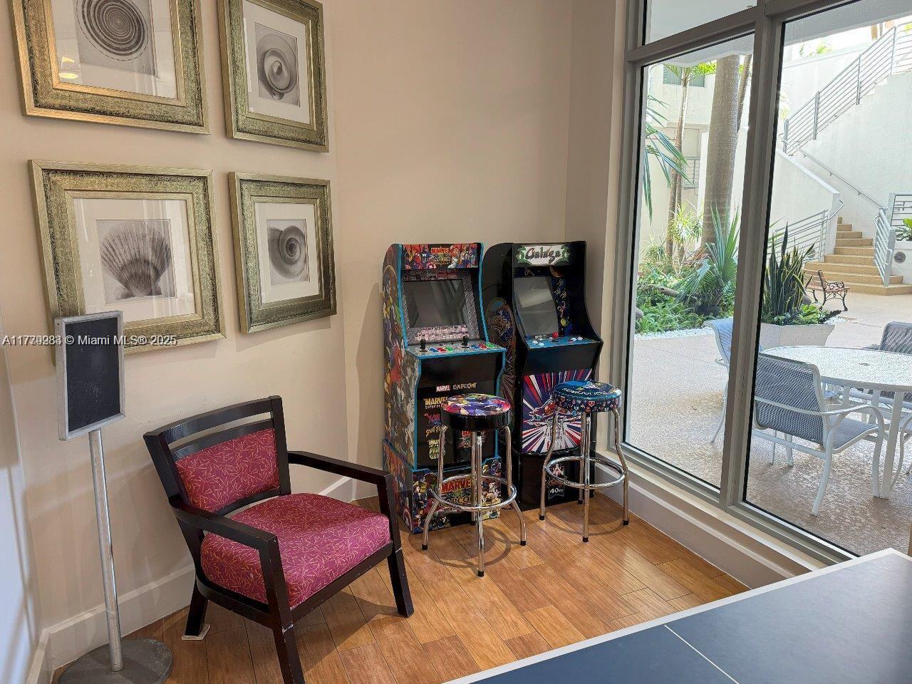RADIUS CONDO - Residential