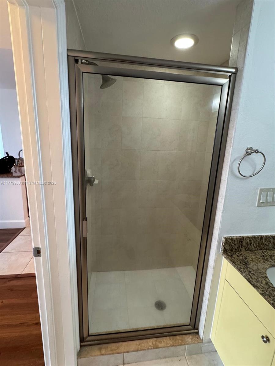 RADIUS CONDO - Residential