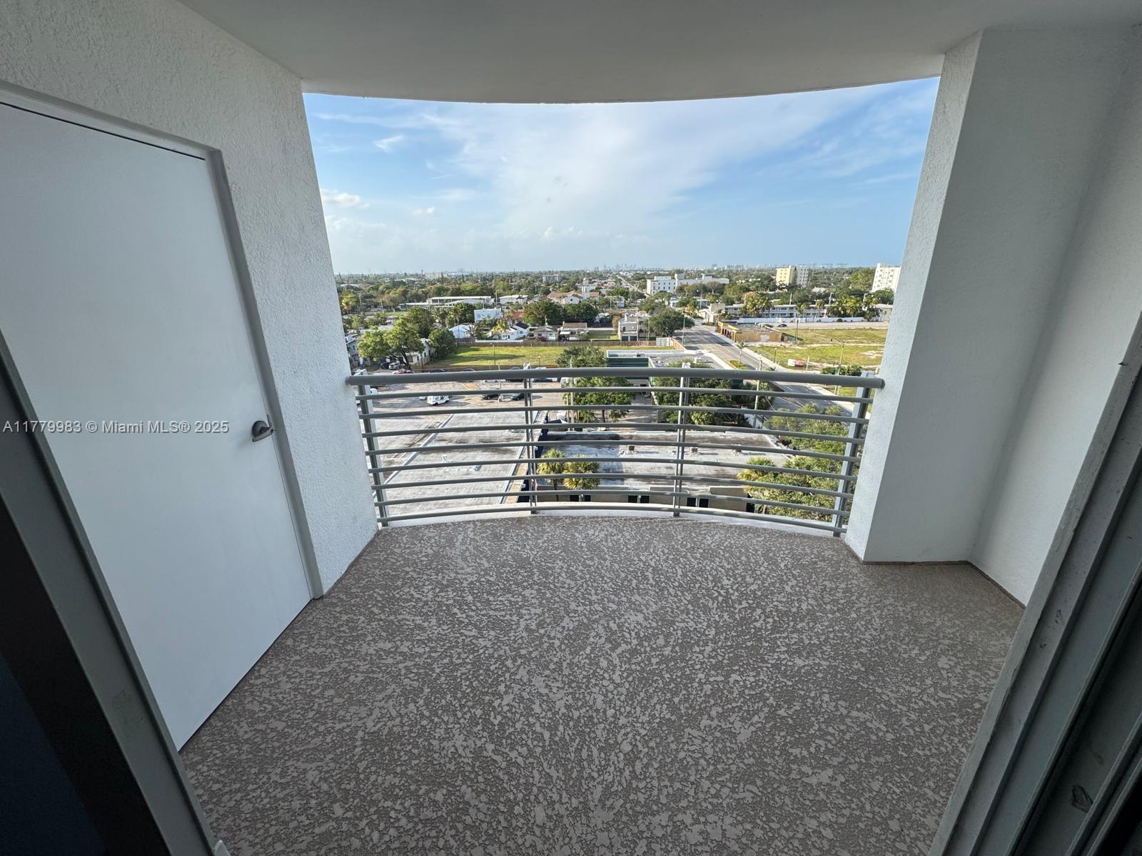 RADIUS CONDO - Residential