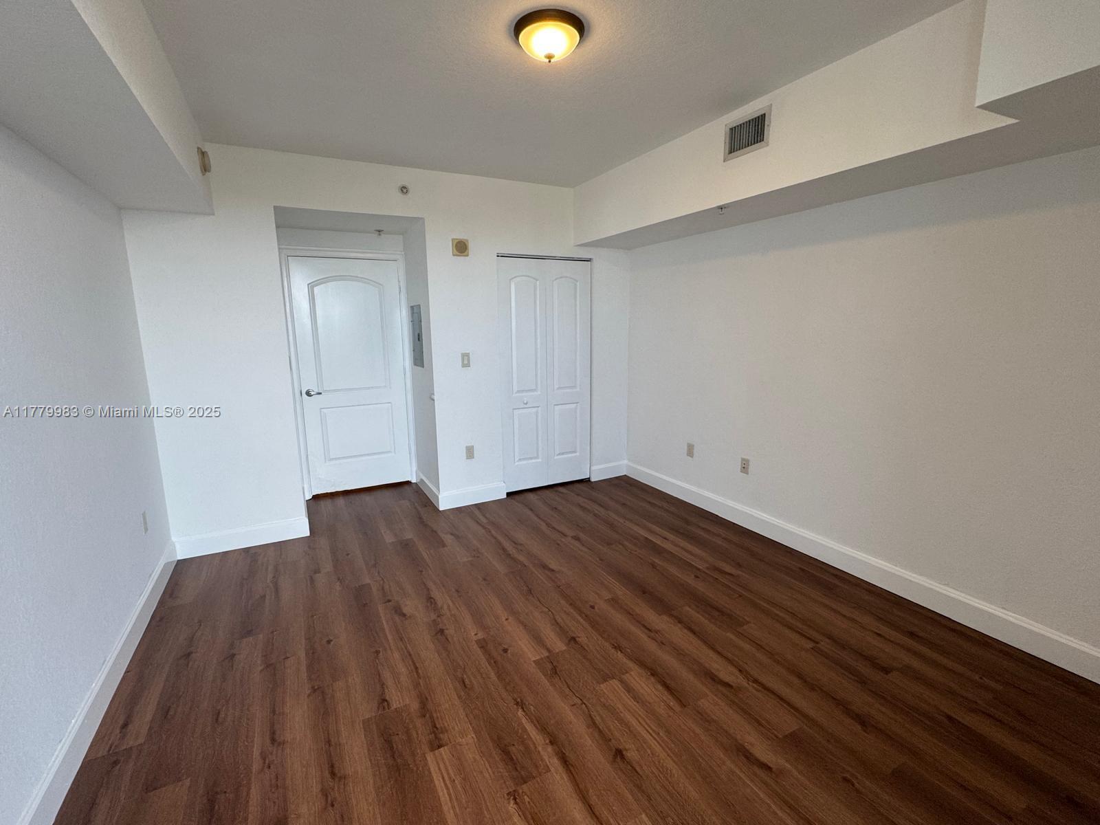 RADIUS CONDO - Residential