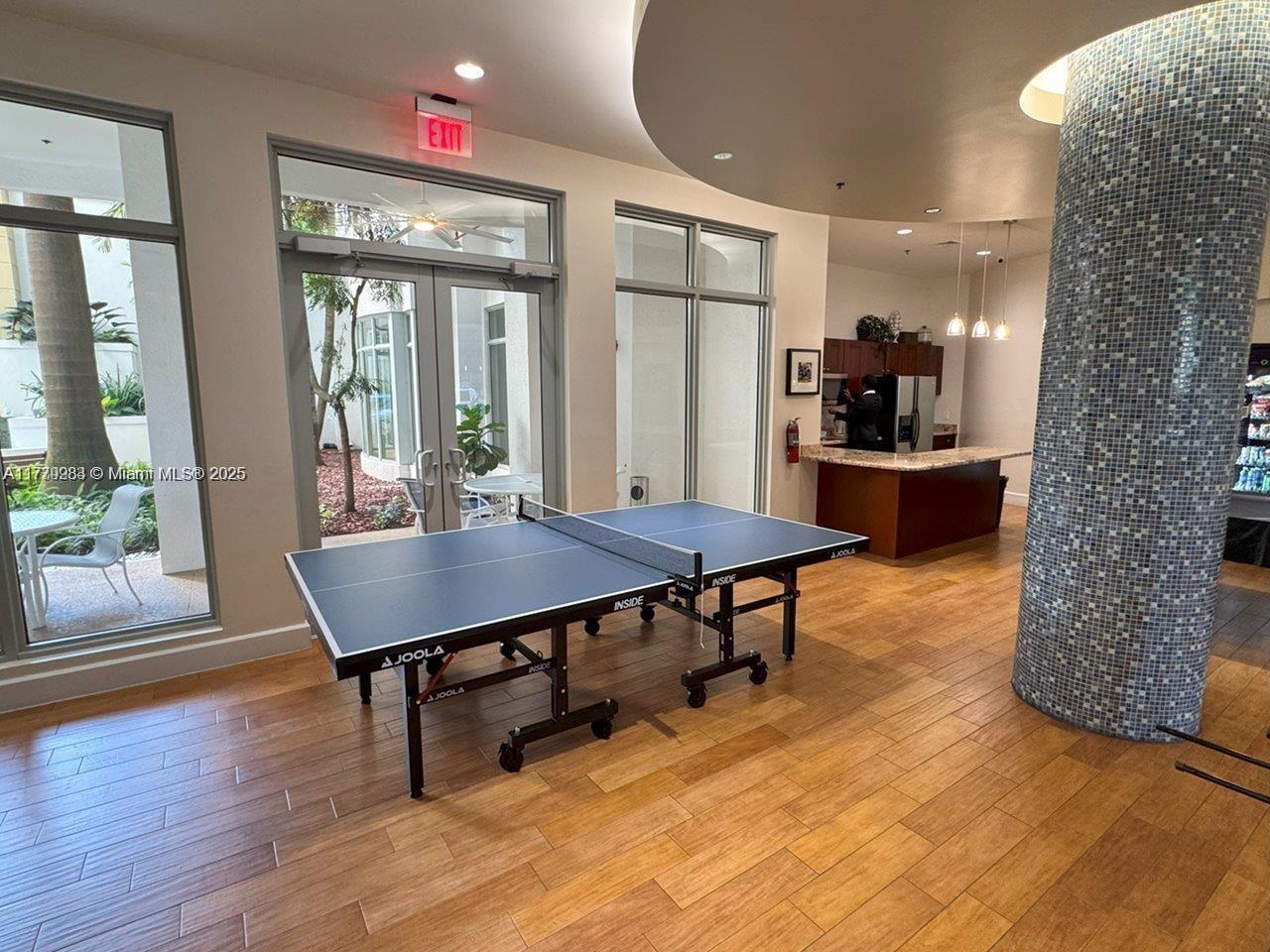 RADIUS CONDO - Residential