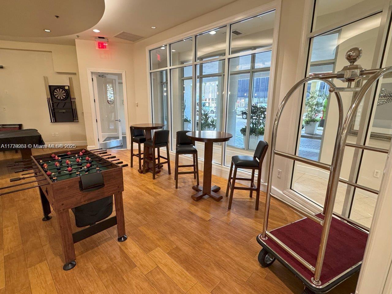 RADIUS CONDO - Residential