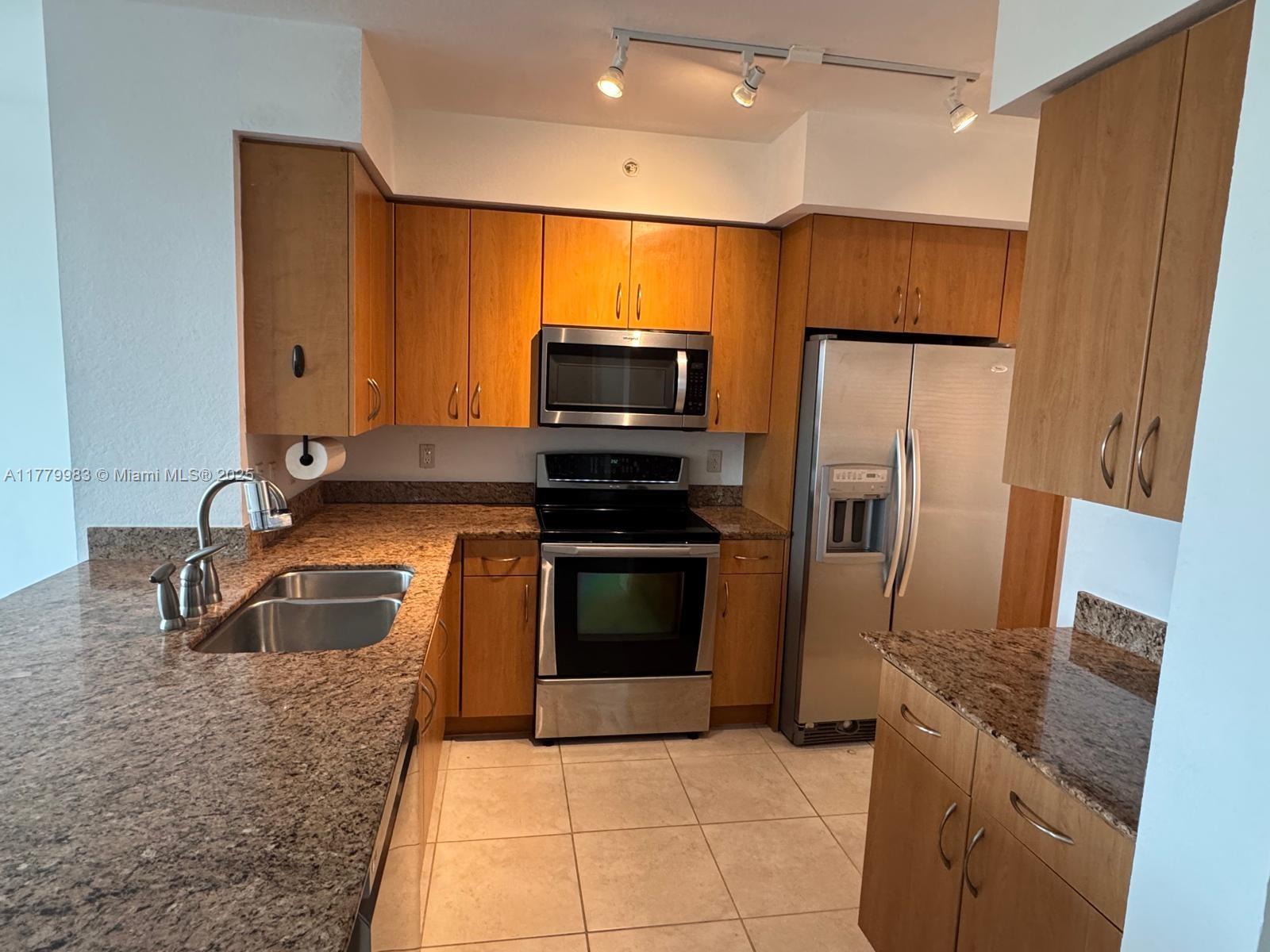 RADIUS CONDO - Residential