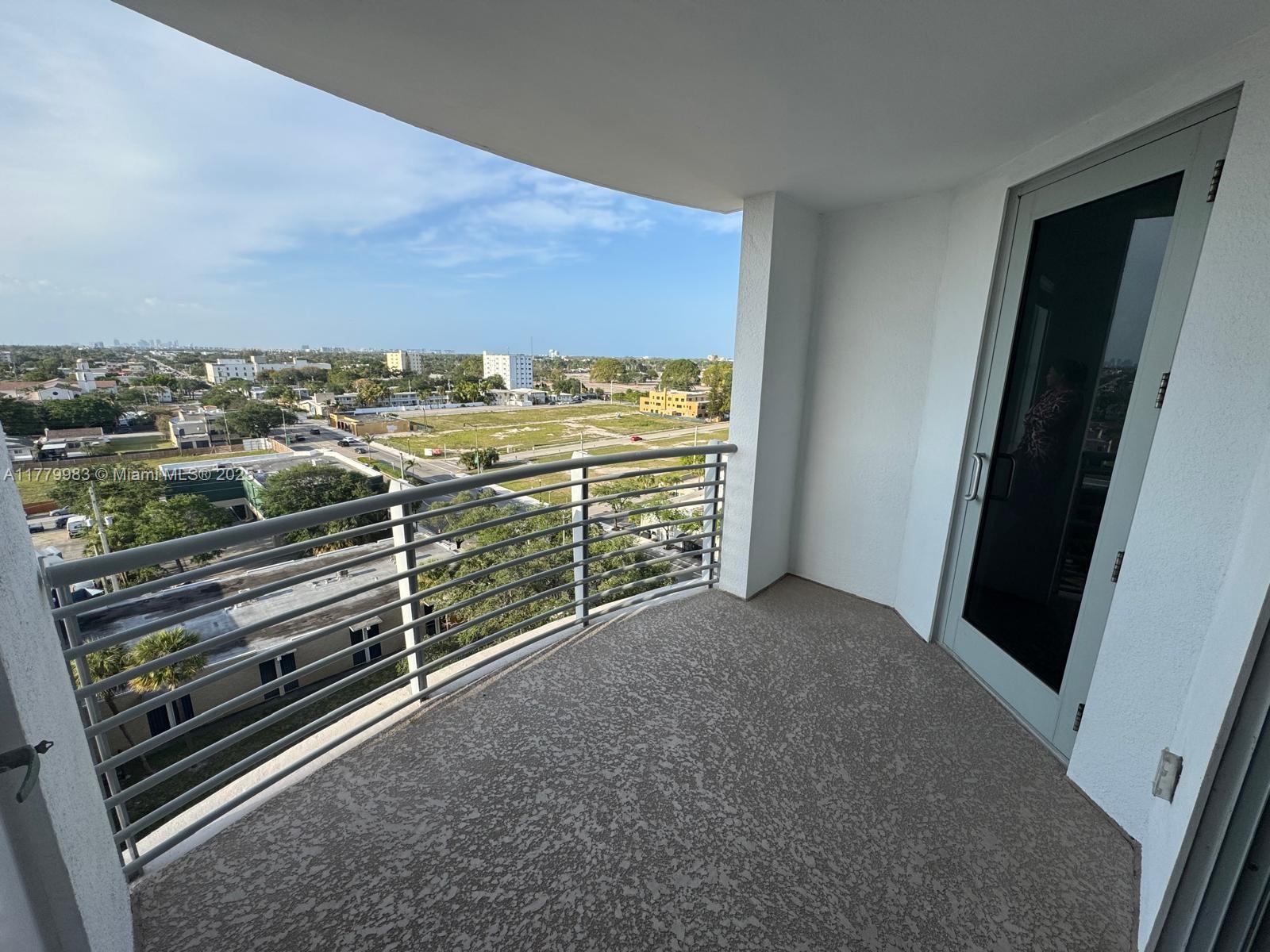 RADIUS CONDO - Residential