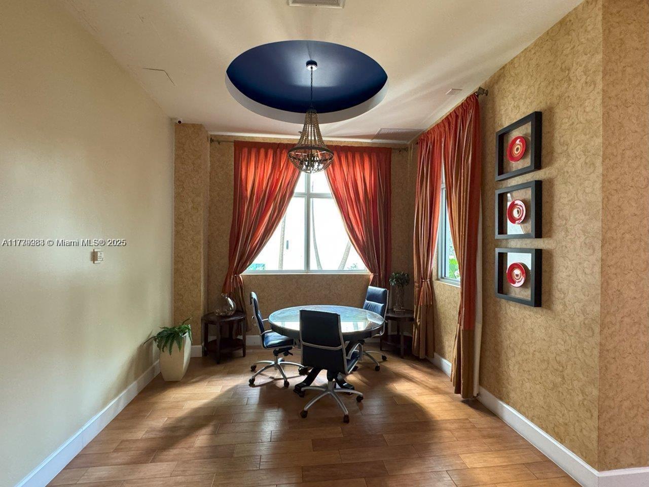 RADIUS CONDO - Residential