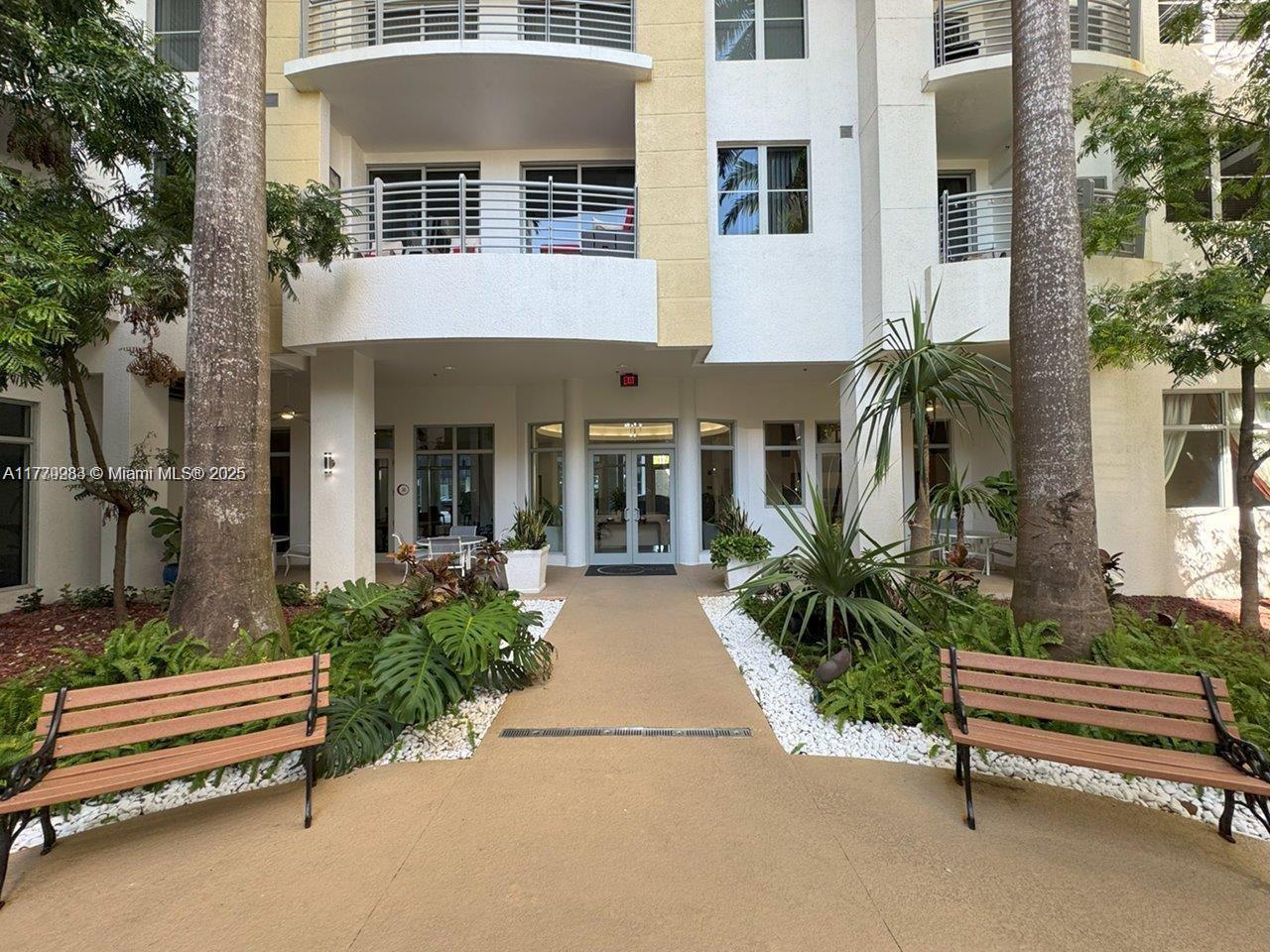 RADIUS CONDO - Residential