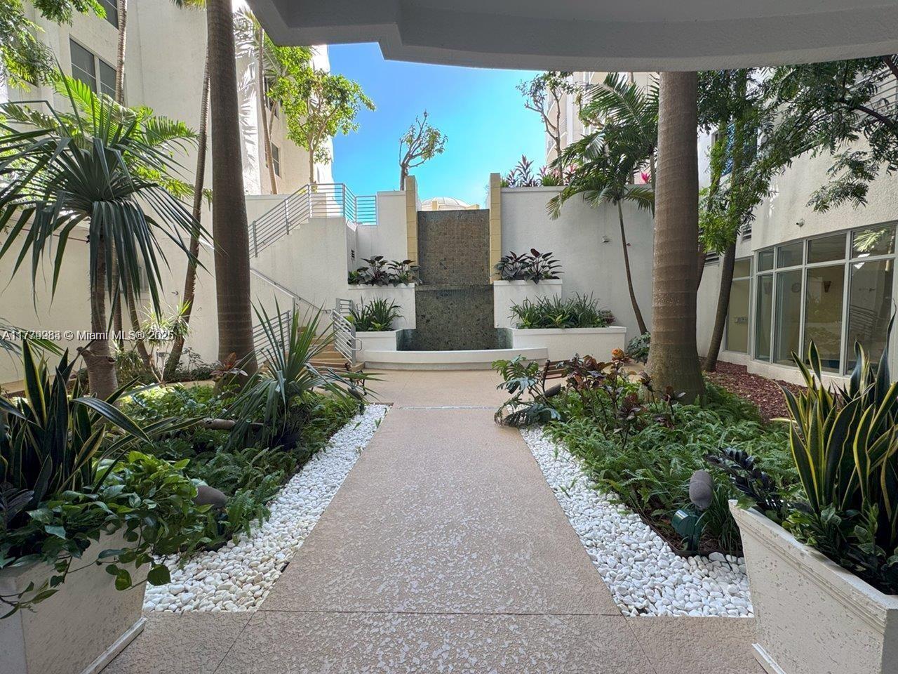 RADIUS CONDO - Residential