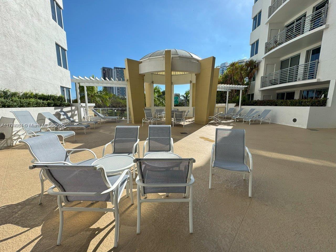 RADIUS CONDO - Residential