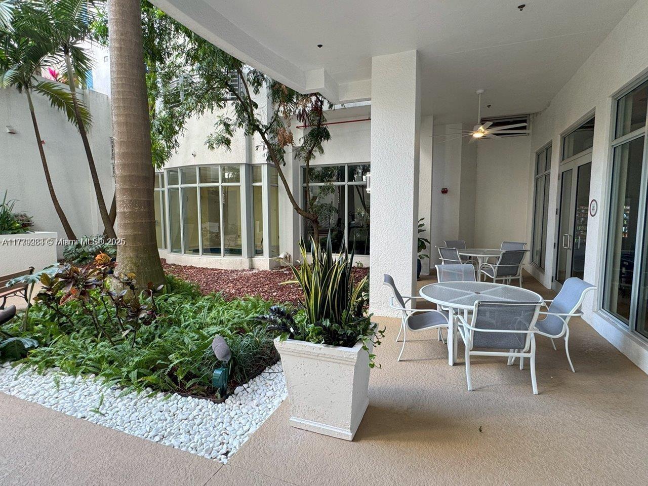RADIUS CONDO - Residential