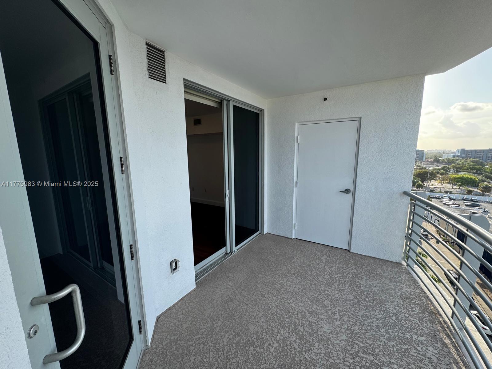 RADIUS CONDO - Residential