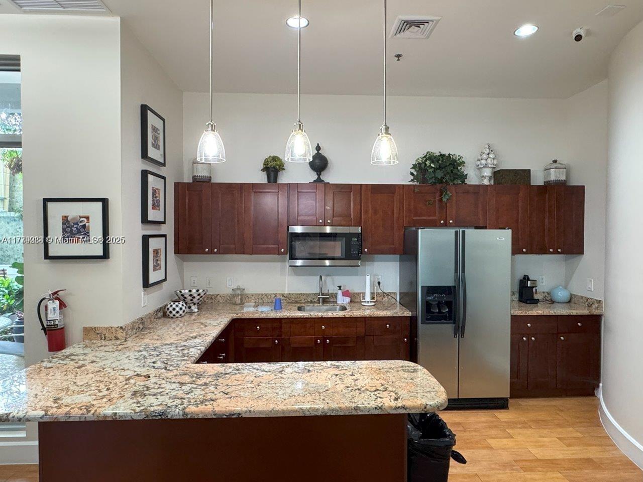 RADIUS CONDO - Residential
