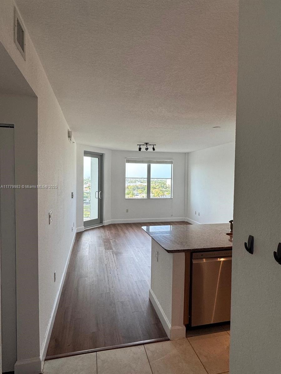 RADIUS CONDO - Residential
