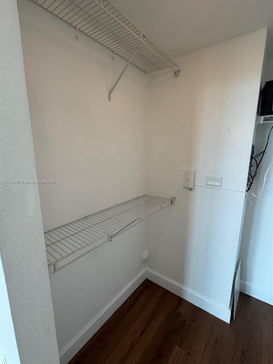 RADIUS CONDO - Residential