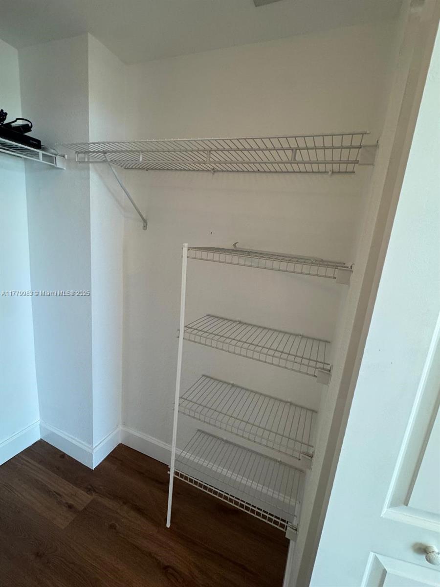 RADIUS CONDO - Residential