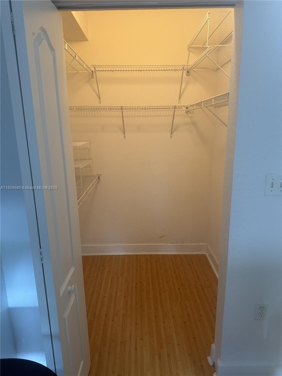 VALENCIA CONDO - Residential