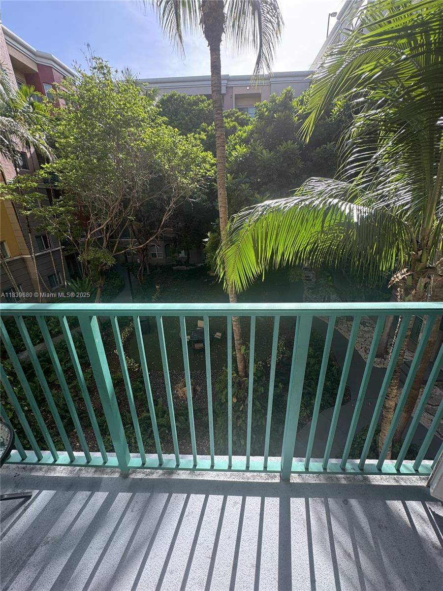 VALENCIA CONDO - Residential